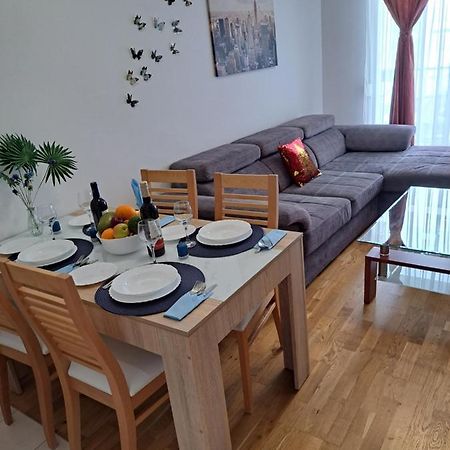 Mariposa: Balcony Apartment with Parking Near Split's Largest Mall Exterior photo