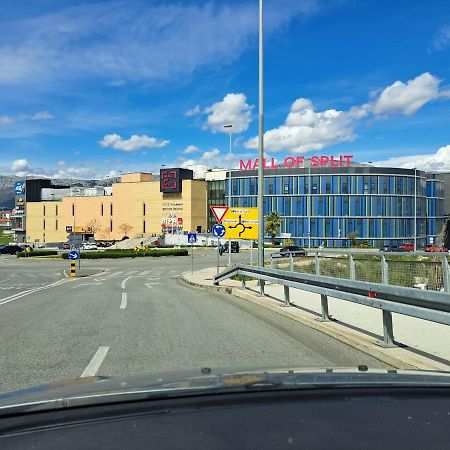 Mariposa: Balcony Apartment with Parking Near Split's Largest Mall Exterior photo