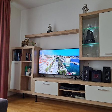 Mariposa: Balcony Apartment with Parking Near Split's Largest Mall Exterior photo