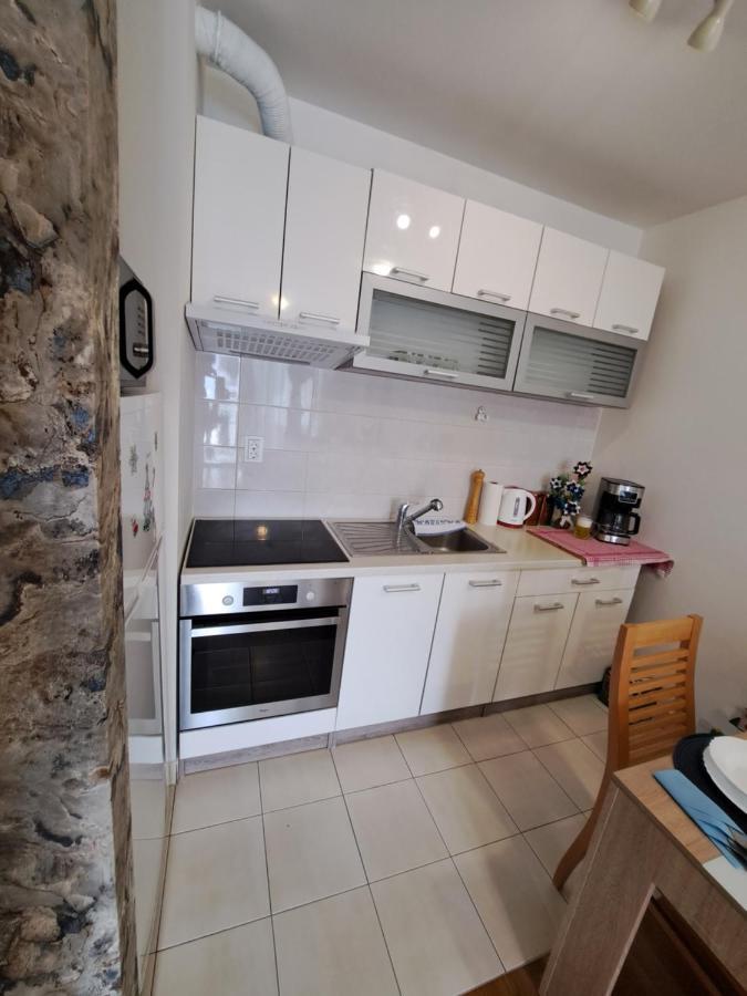 Mariposa: Balcony Apartment with Parking Near Split's Largest Mall Exterior photo