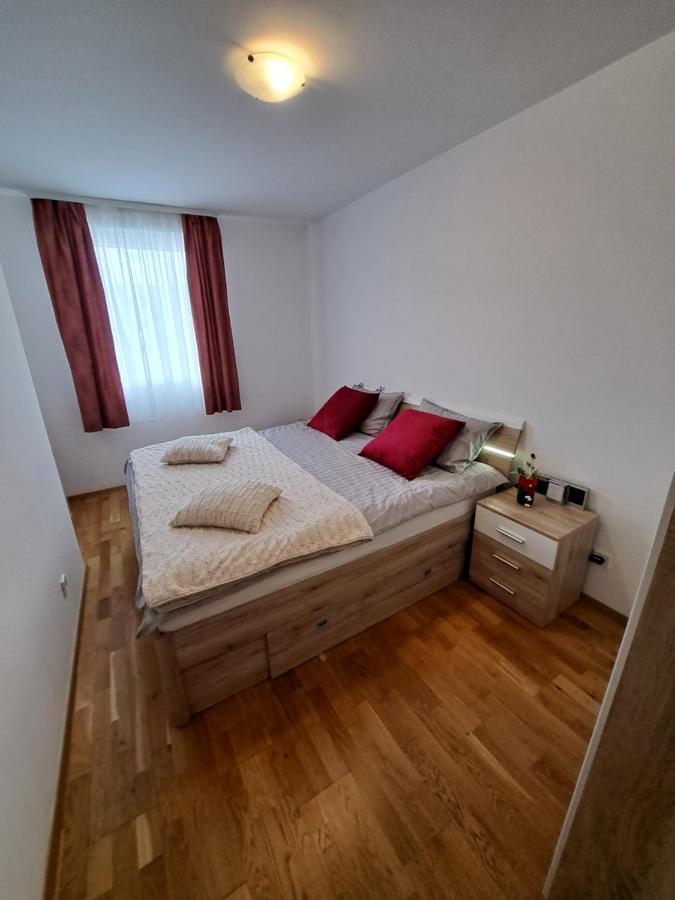 Mariposa: Balcony Apartment with Parking Near Split's Largest Mall Exterior photo